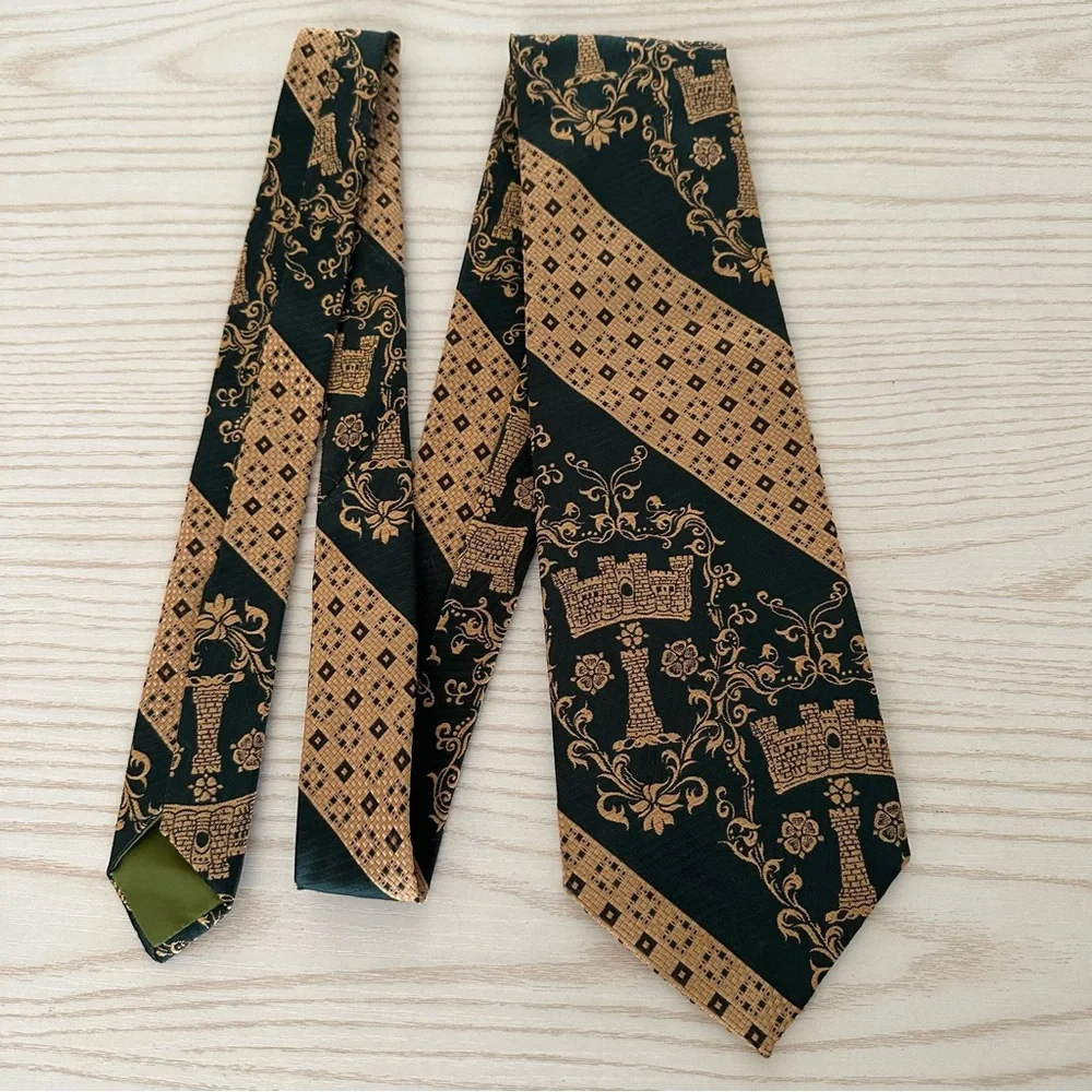 Vintage Chadwick Wembley Neck Tie for Brown Olive or Black Suits Green Gold